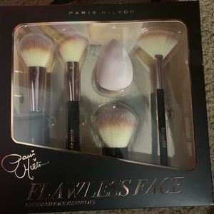 Brand new Paris Hilton 5 piece makeup brush set